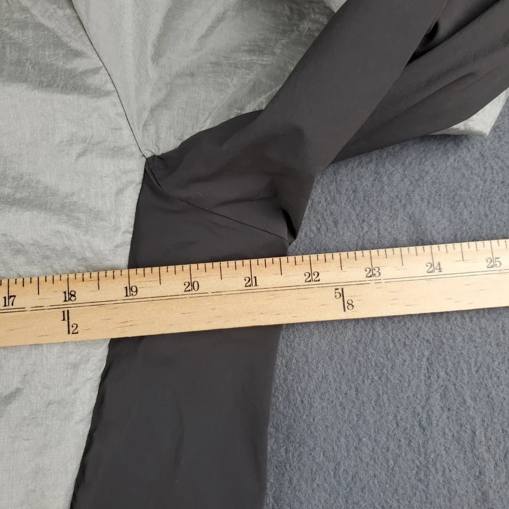 The North Face centric ‎ Windbreaker Jacket Lightweight Full Zip Gray Size L